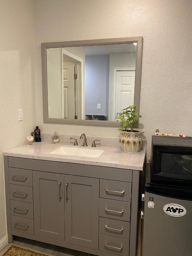 Private La Bedroom W Private Half-Bathroom - Ac - Wifi - Private Fridge -Smart Tv Los Angeles Esterno foto