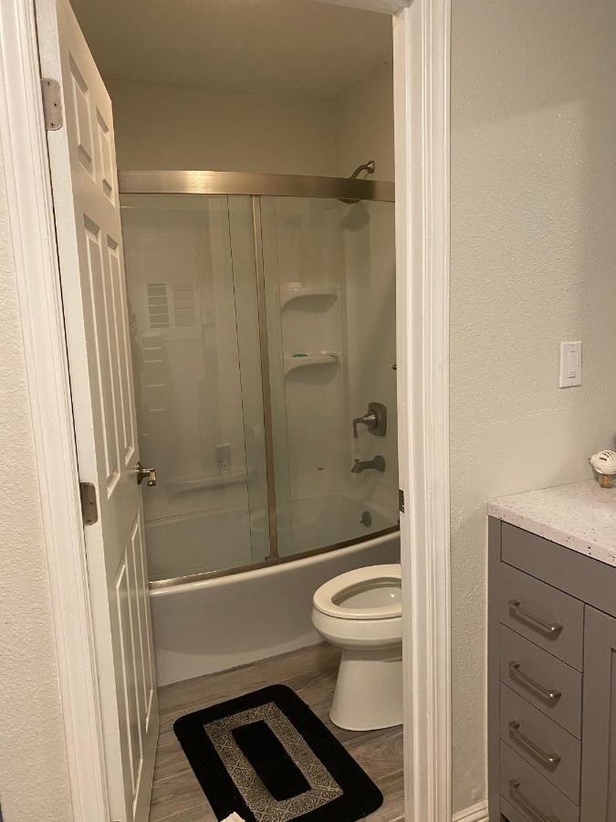 Private La Bedroom W Private Half-Bathroom - Ac - Wifi - Private Fridge -Smart Tv Los Angeles Esterno foto