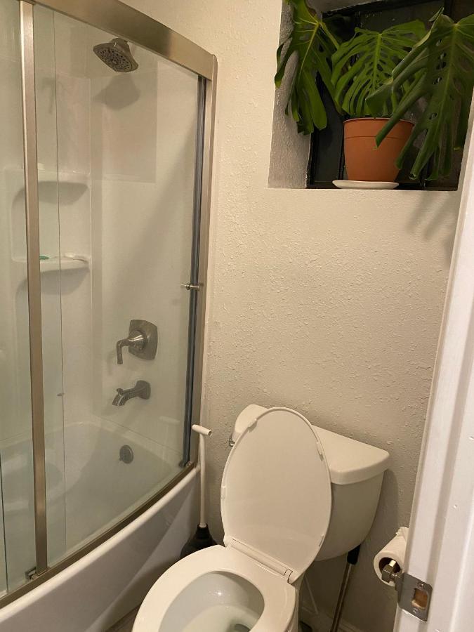Private La Bedroom W Private Half-Bathroom - Ac - Wifi - Private Fridge -Smart Tv Los Angeles Esterno foto